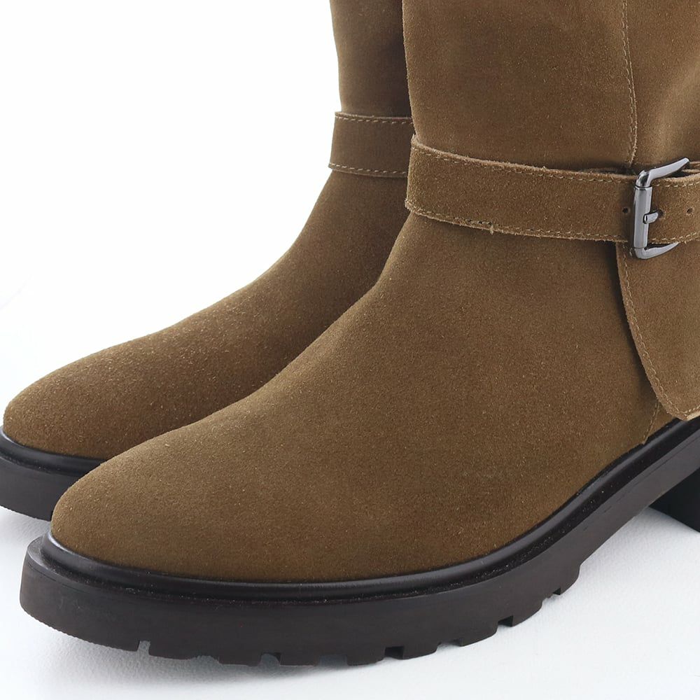 オークは起毛革でより味わい深い印象に