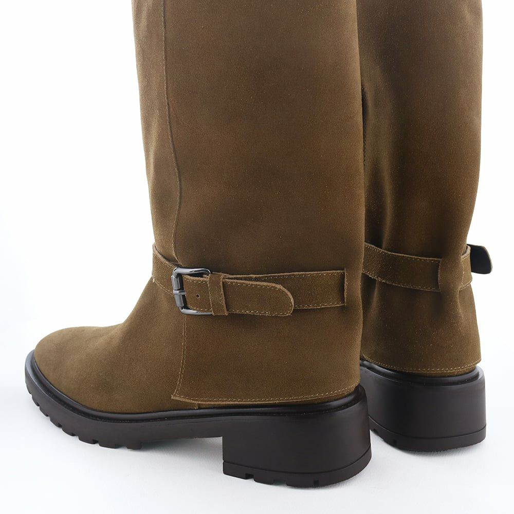 後姿のみカバードデザインになっています