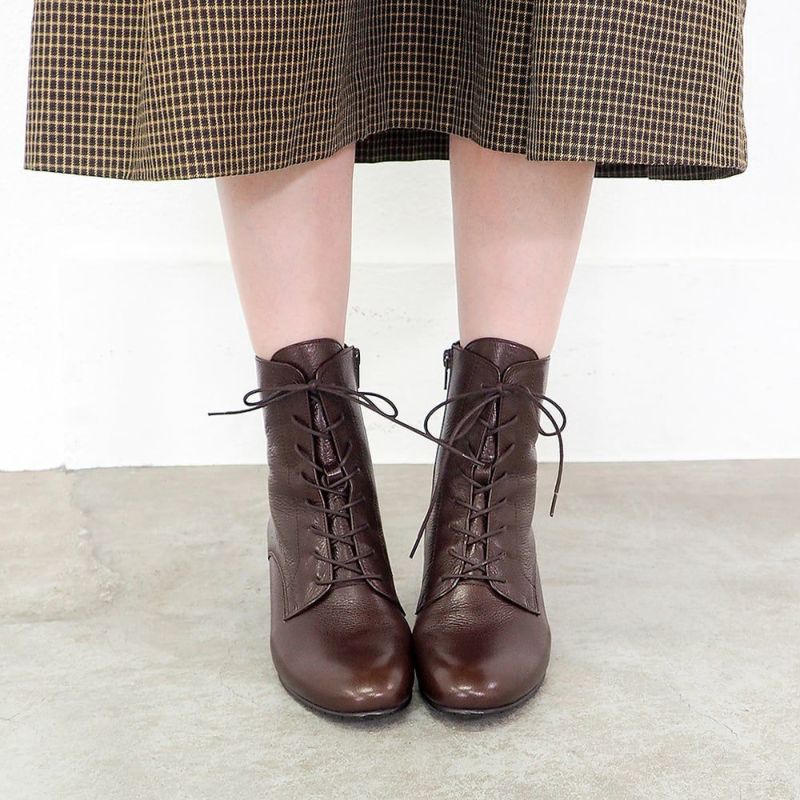 ダークブラウン