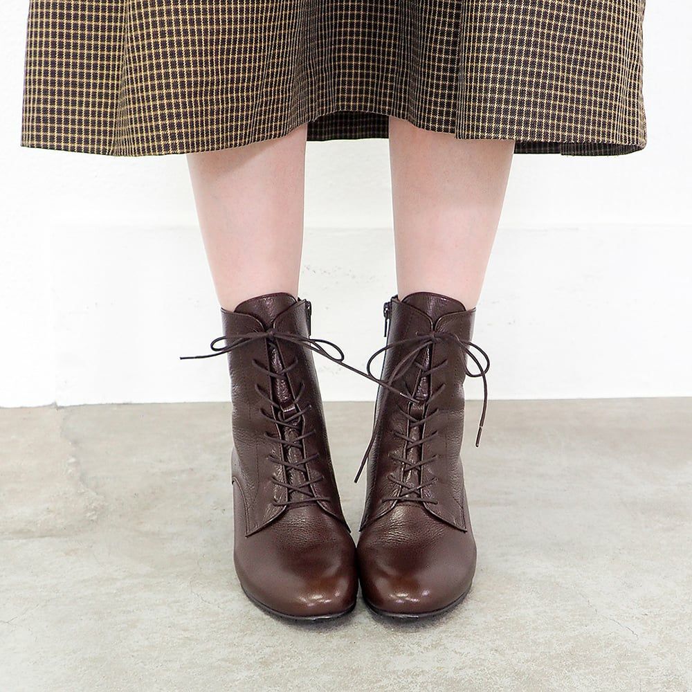 ダークブラウン