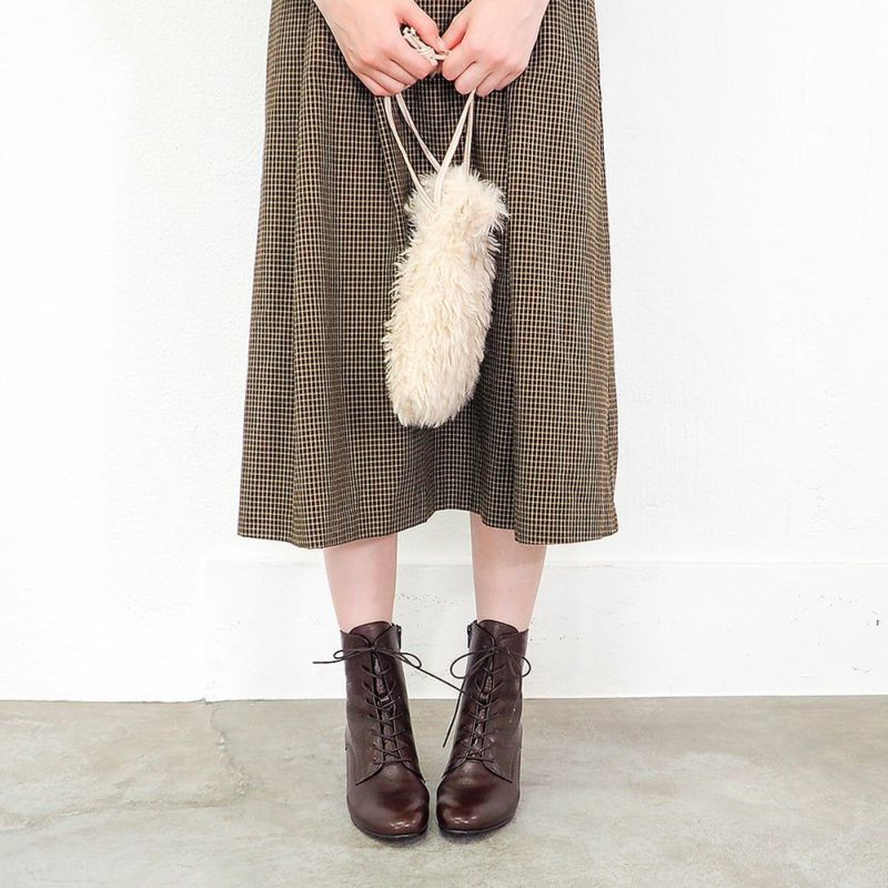 ダークブラウン