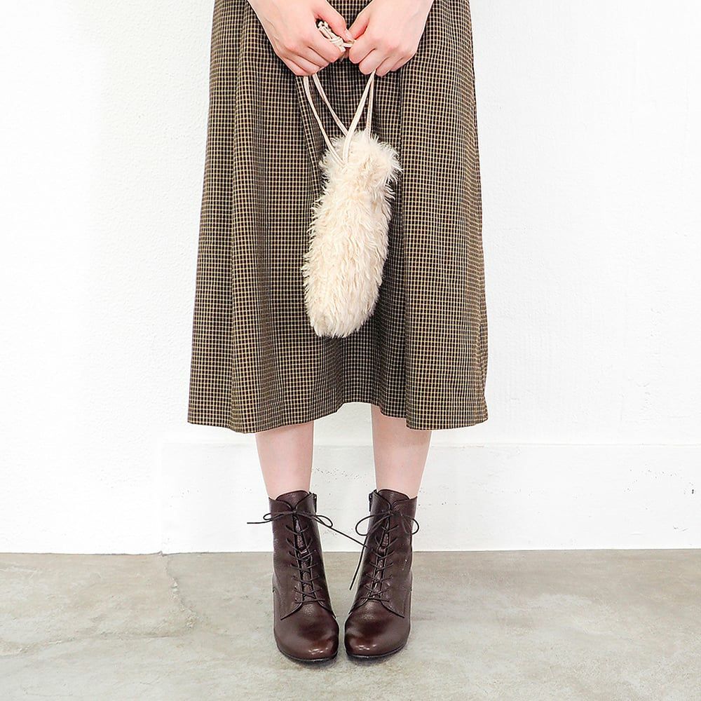 ダークブラウン