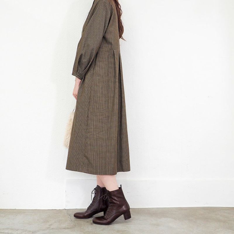 ダークブラウン