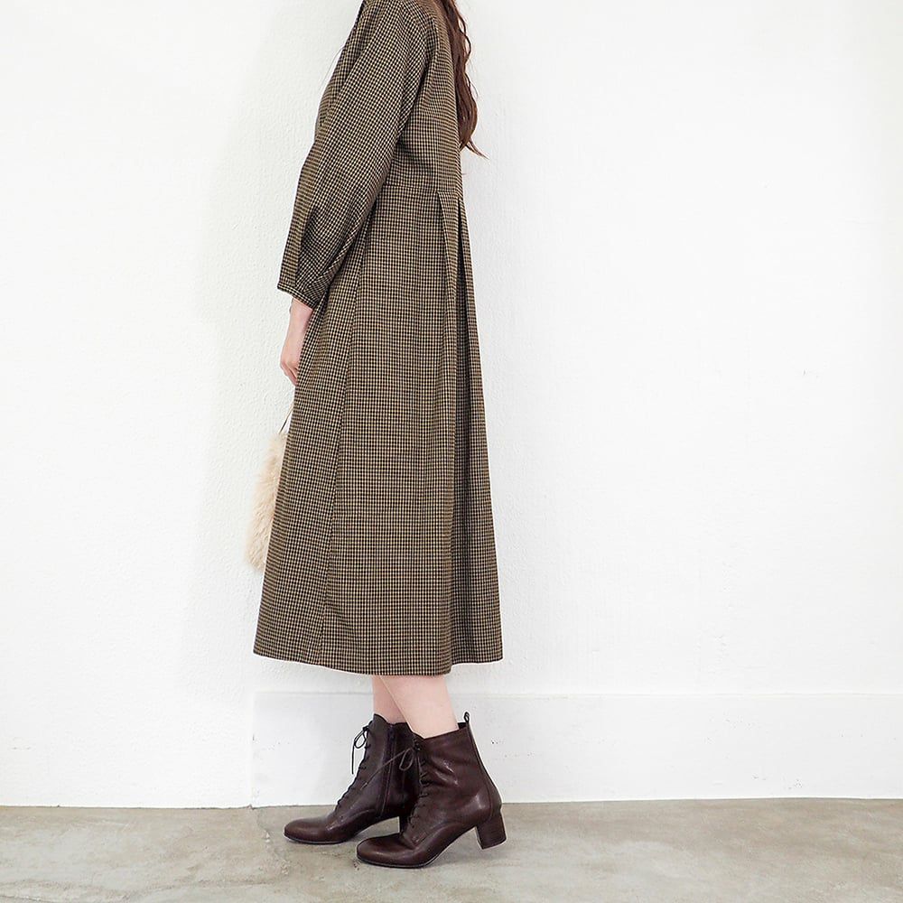 ダークブラウン