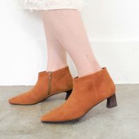 ライトブラウン