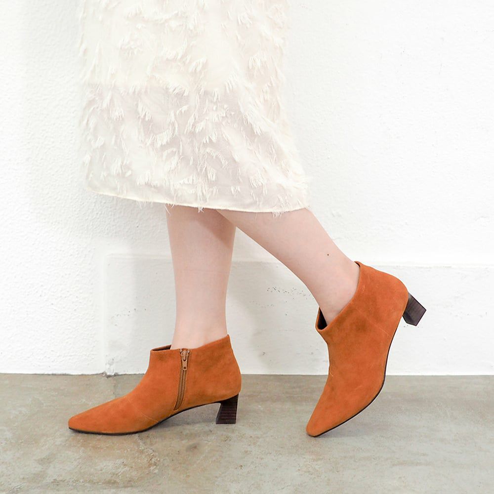 ライトブラウン