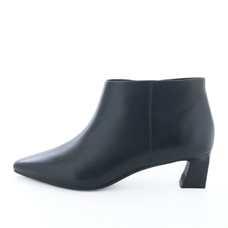 ワイドシャフトのデザインが新鮮なブーティー