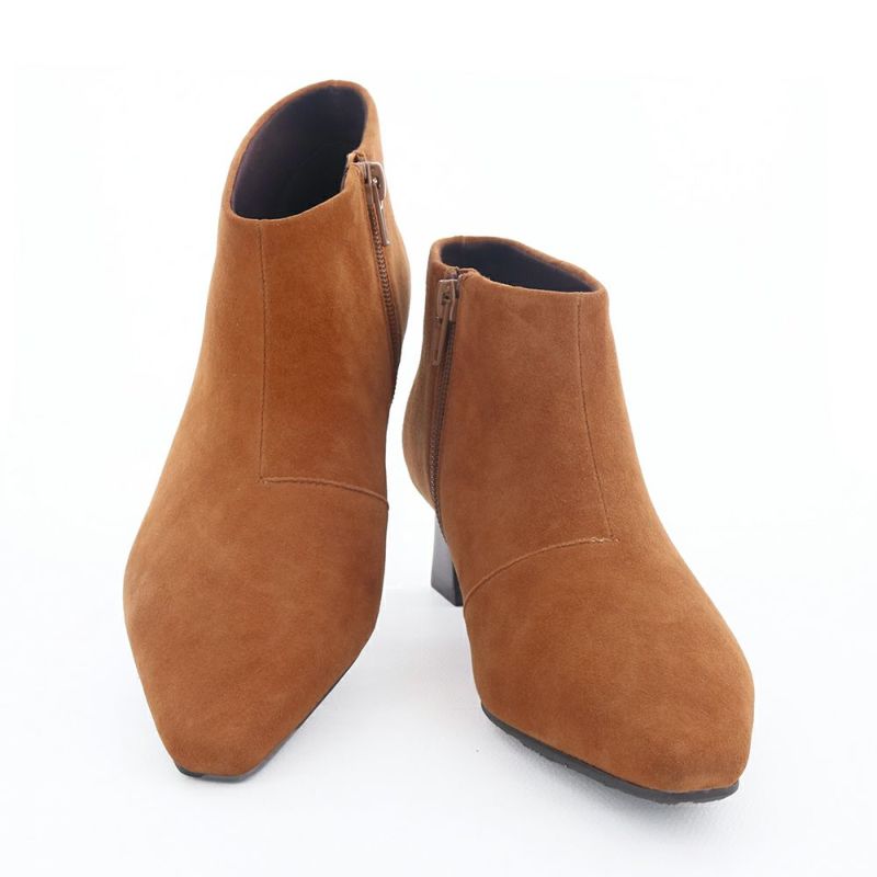 いつものコーデにさり気なくモード感をプラスする一足です