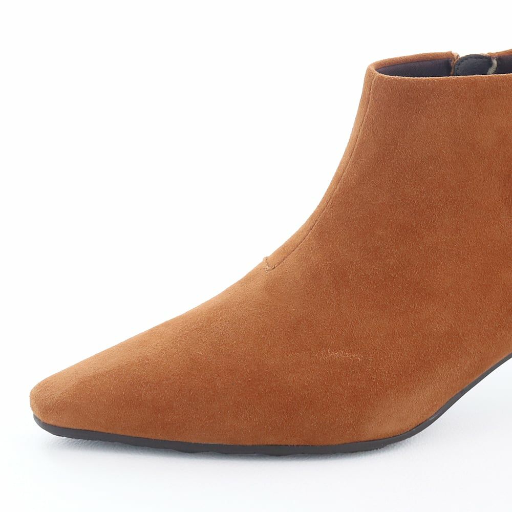 すっきりととしたトゥラインがシャープな印象に