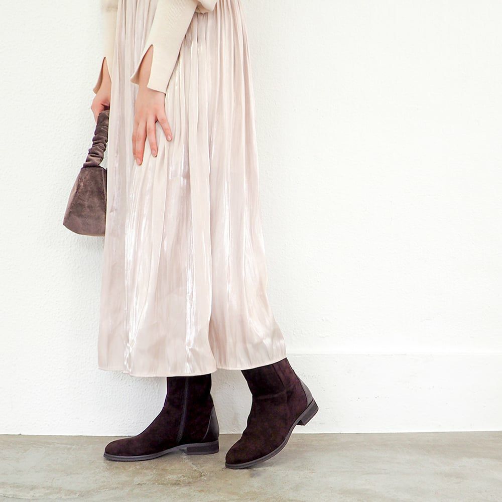 ダークブラウン