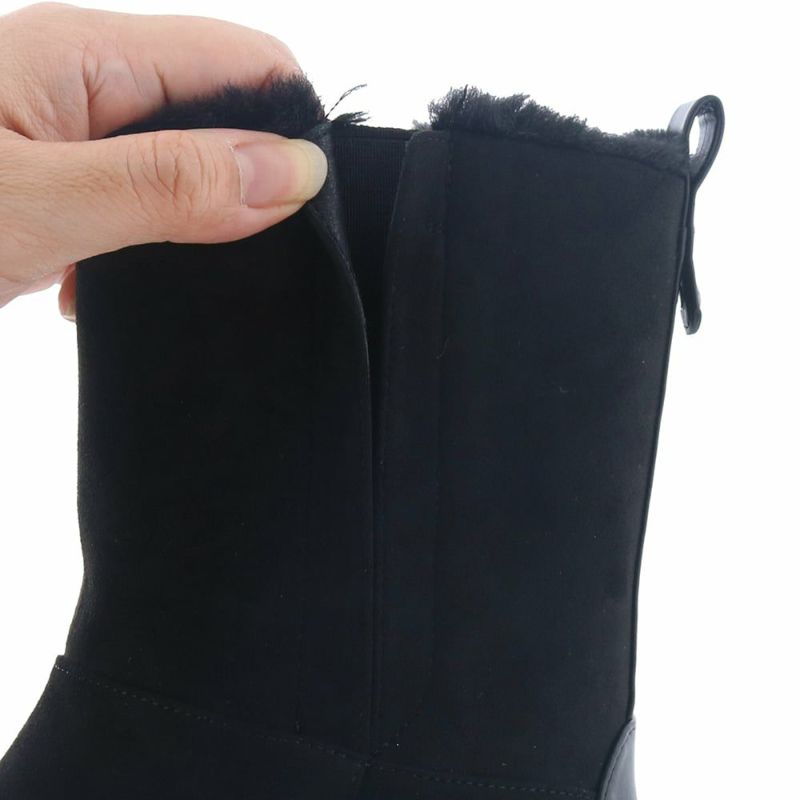 サイドには隠しゴム入り。足が動かしやすくなっています