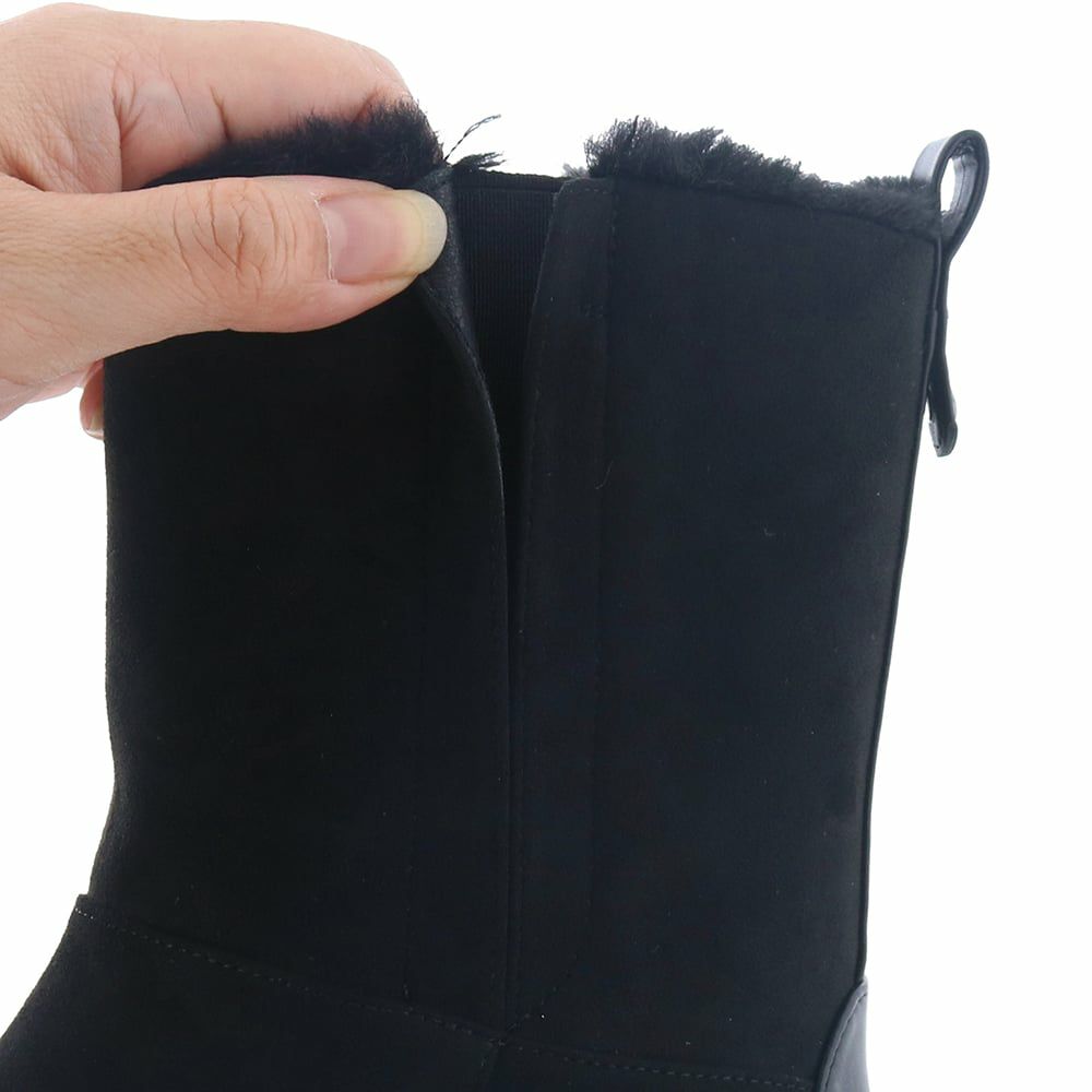 サイドには隠しゴム入り。足が動かしやすくなっています