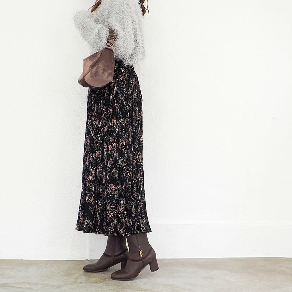 ダークブラウン