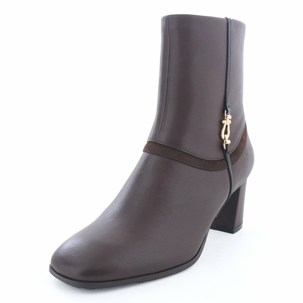 ダークブラウン