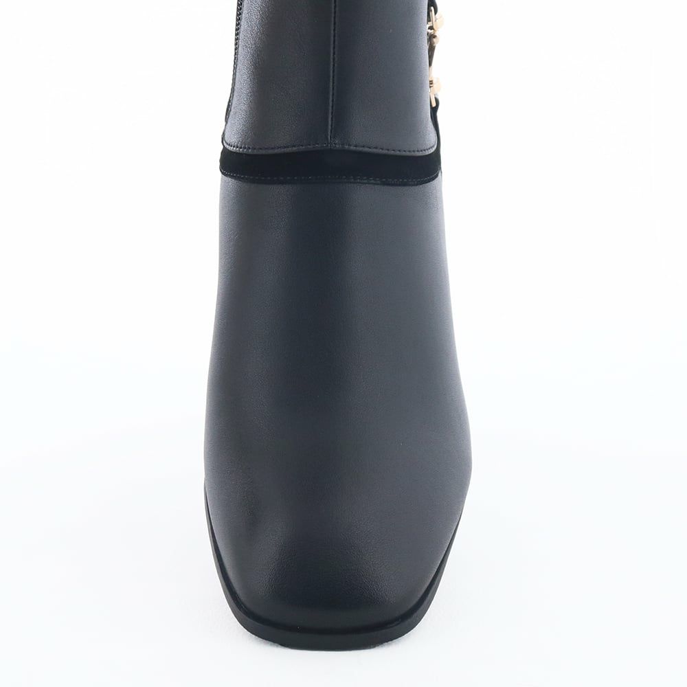 すっきり見えするのに履くとゆったりなスクエアのトゥライン