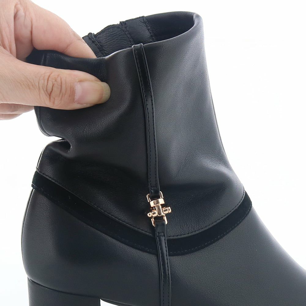 ソフトレザーでやわらかな履き心地も魅力です