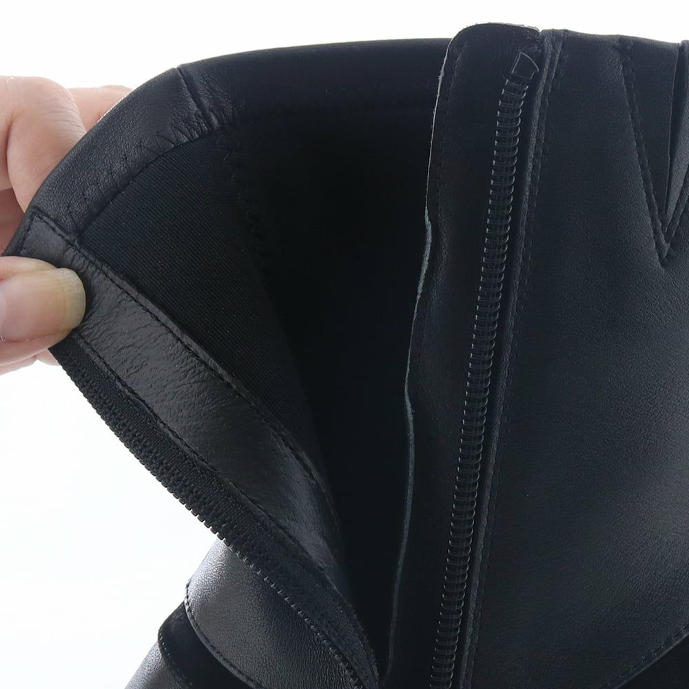 裏地はスポンジ入りのふっくら生地で優しく包まれます