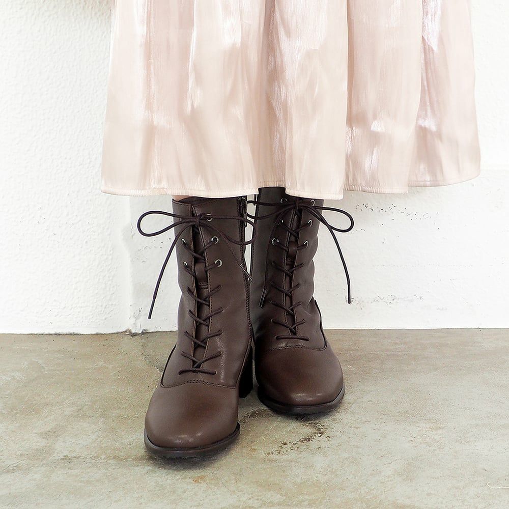 ダークブラウン