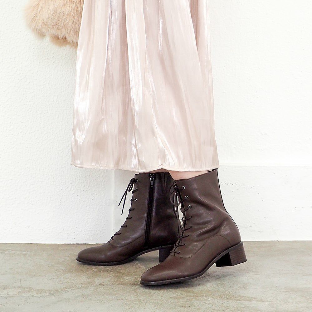 ダークブラウン