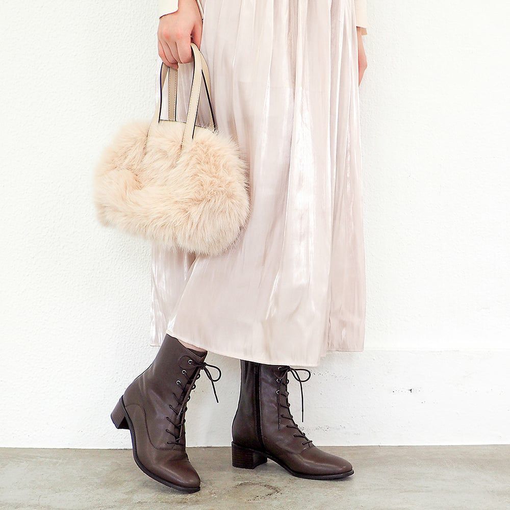 ダークブラウン