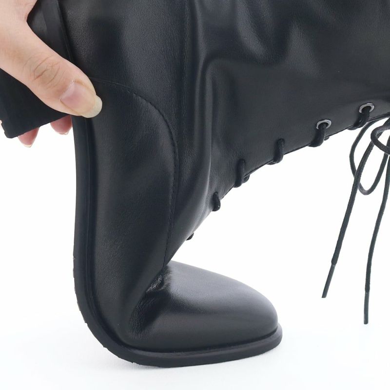 しなやかに屈曲するソールが歩行をサポート