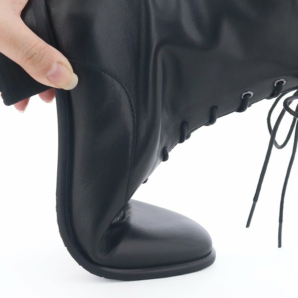 しなやかに屈曲するソールが歩行をサポート