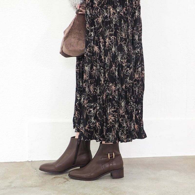 ダークブラウン