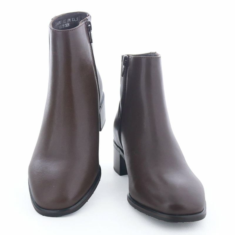 すっきりしたフォルムで洗練された足元を演出します