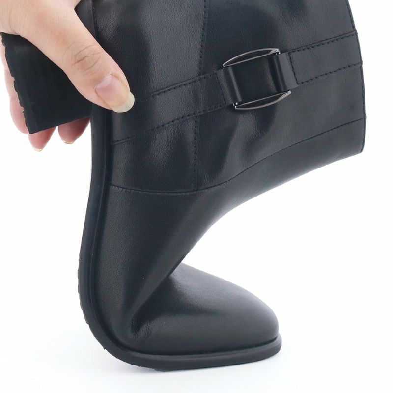 ソールは屈曲性に優れ、長時間の歩行でも疲れにくい