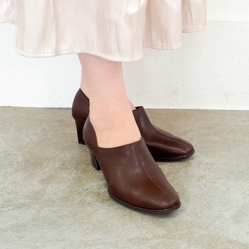 ダークブラウン