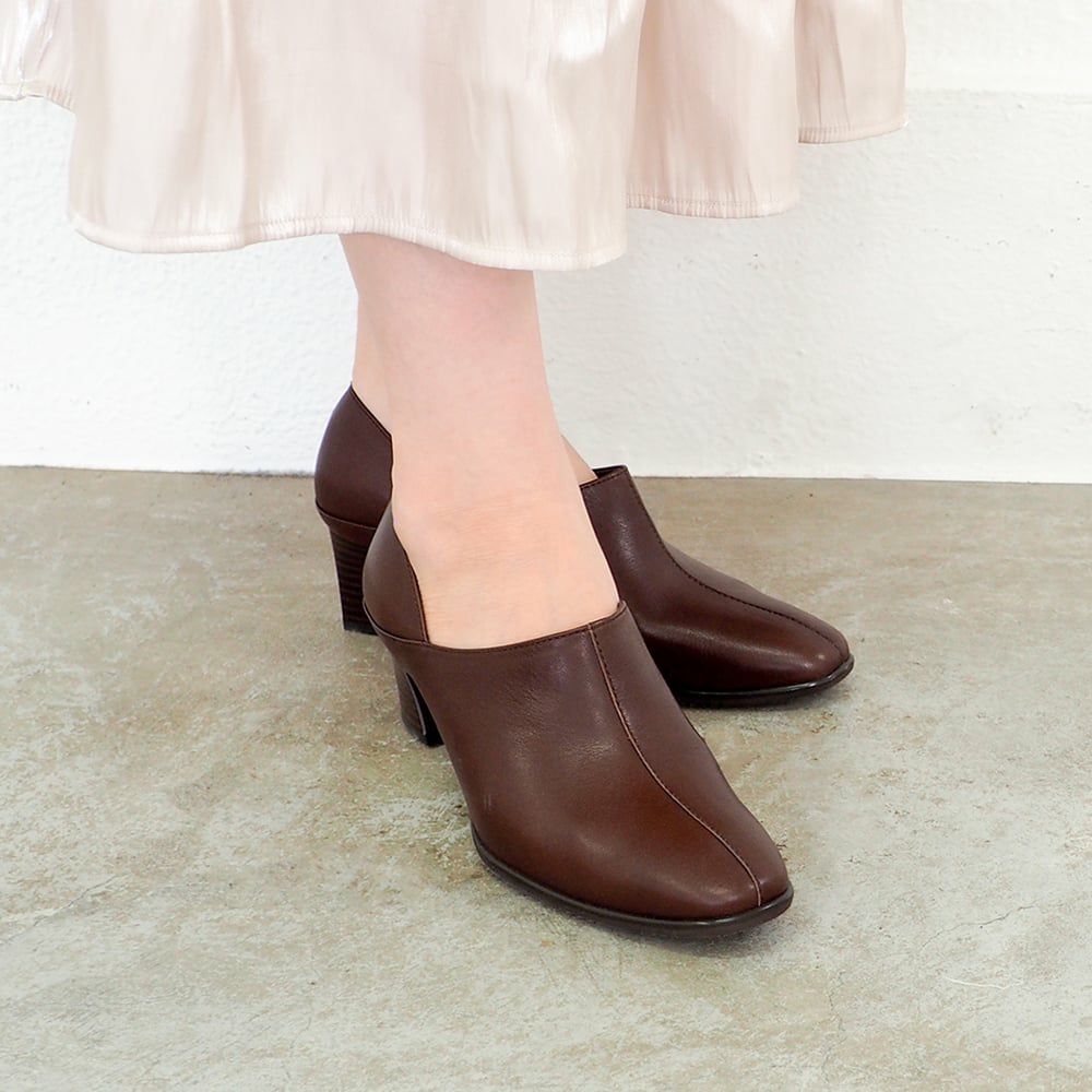 ダークブラウン