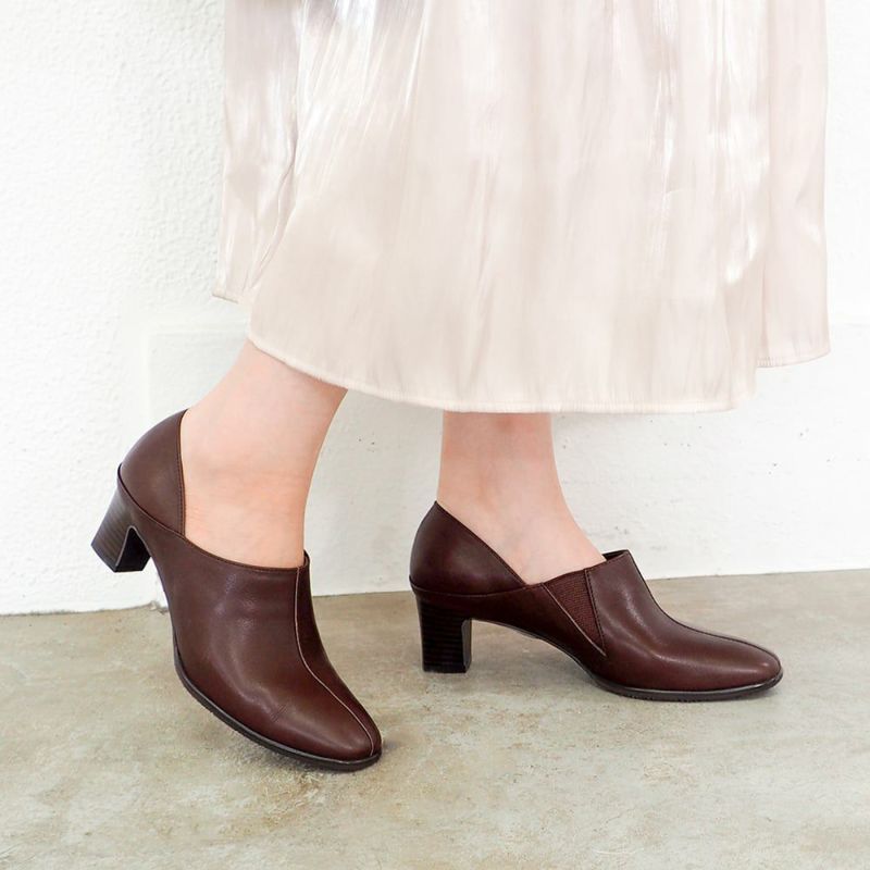 ダークブラウン