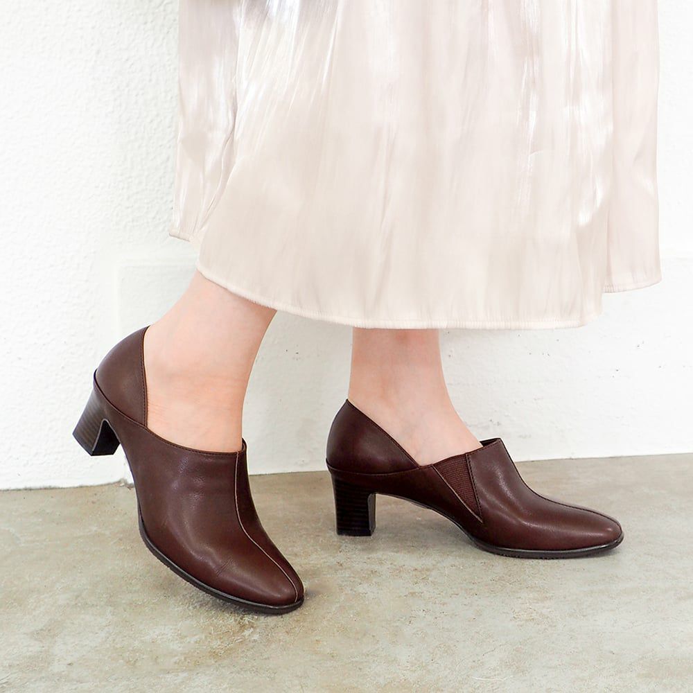 ダークブラウン