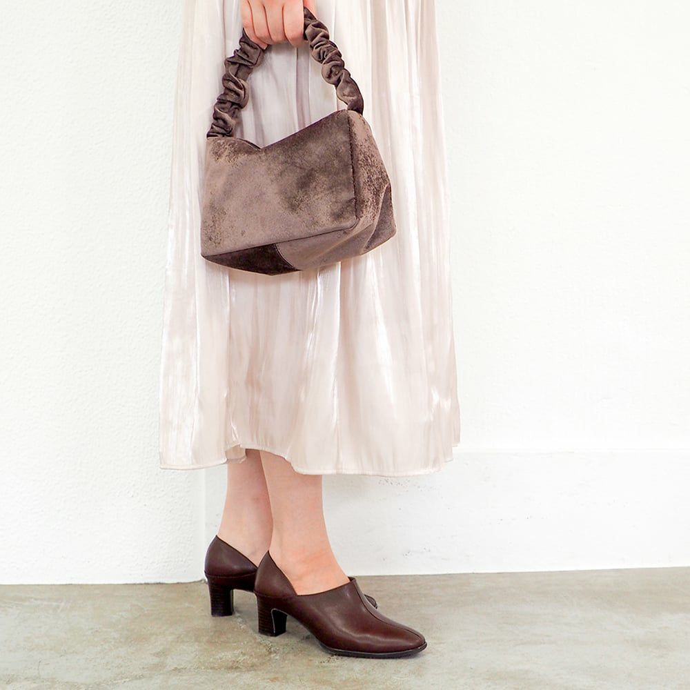 ダークブラウン