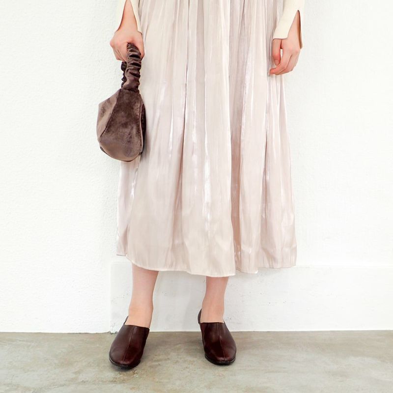 ダークブラウン