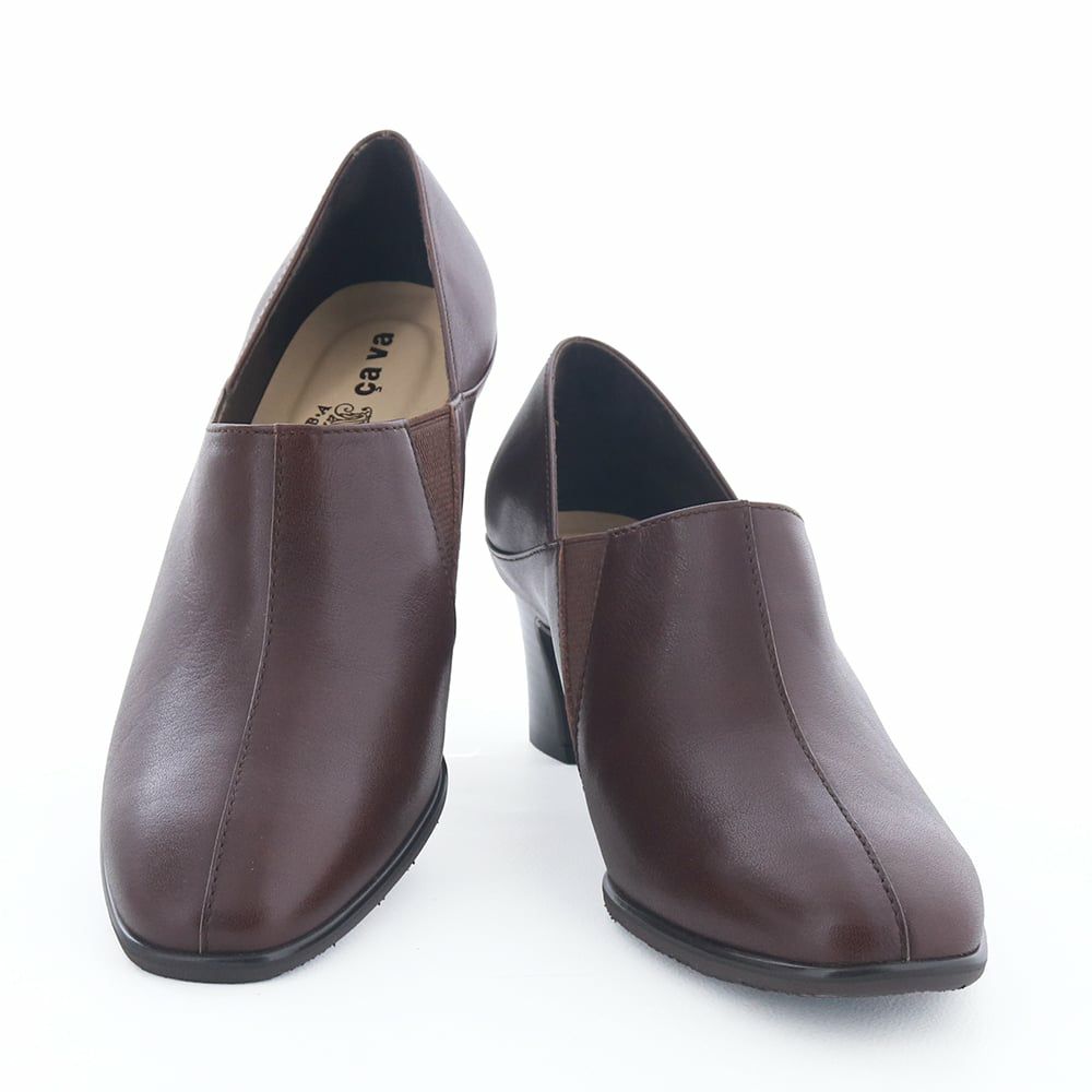 センターシームのデザインがすっきりした印象です