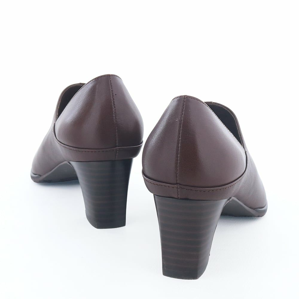 スタイルアップしつつ歩きやすさも兼ね備えた大人のデイリーシューズです