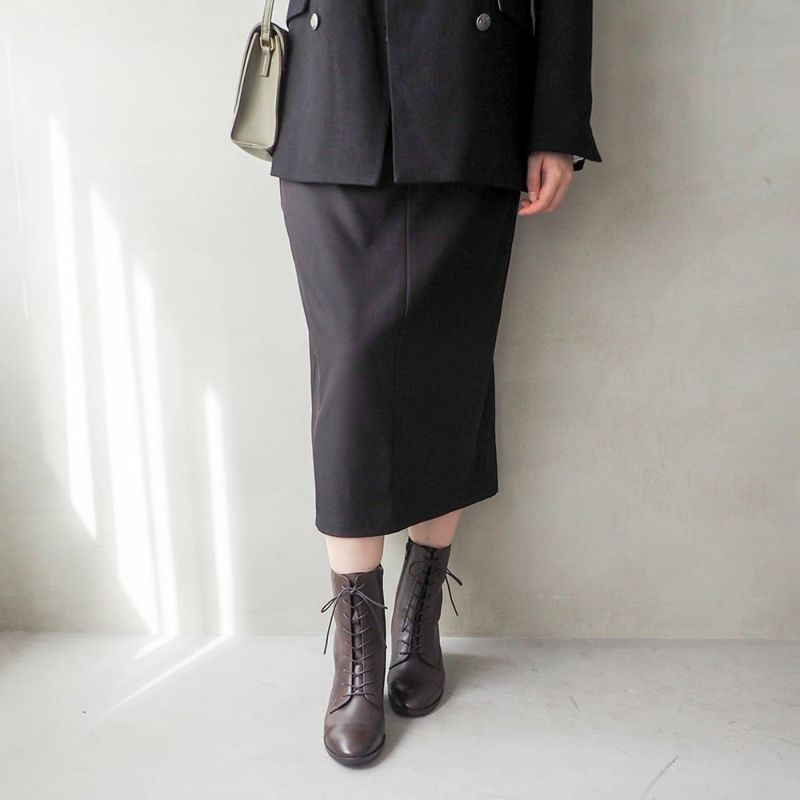 ダークブラウン