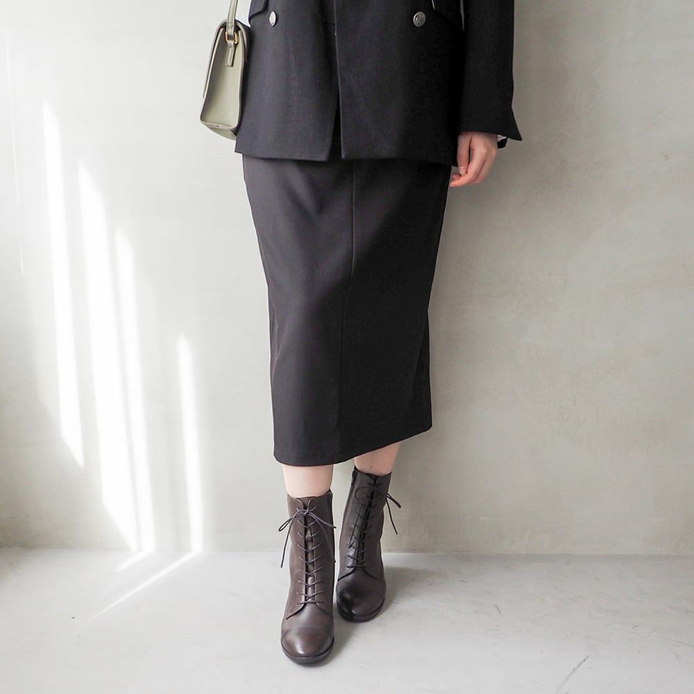 ダークブラウン