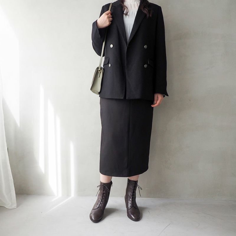 ダークブラウン