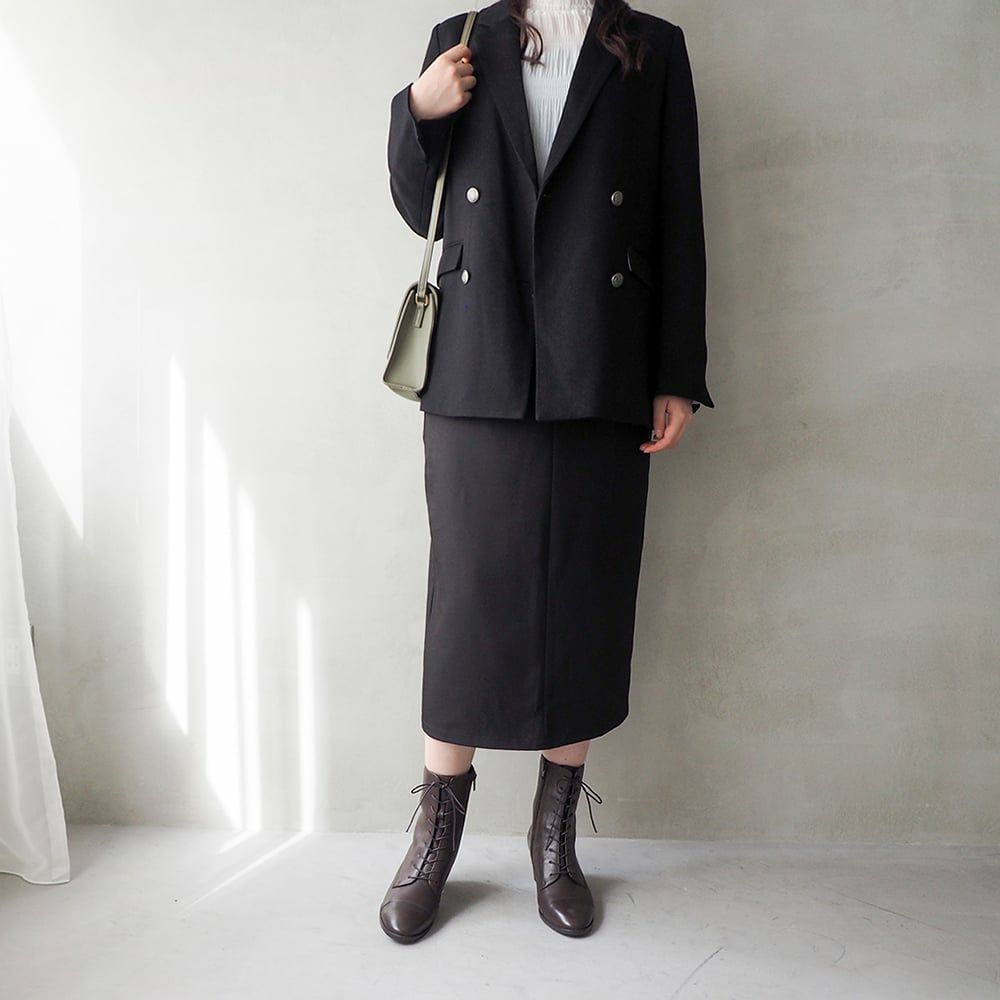 ダークブラウン