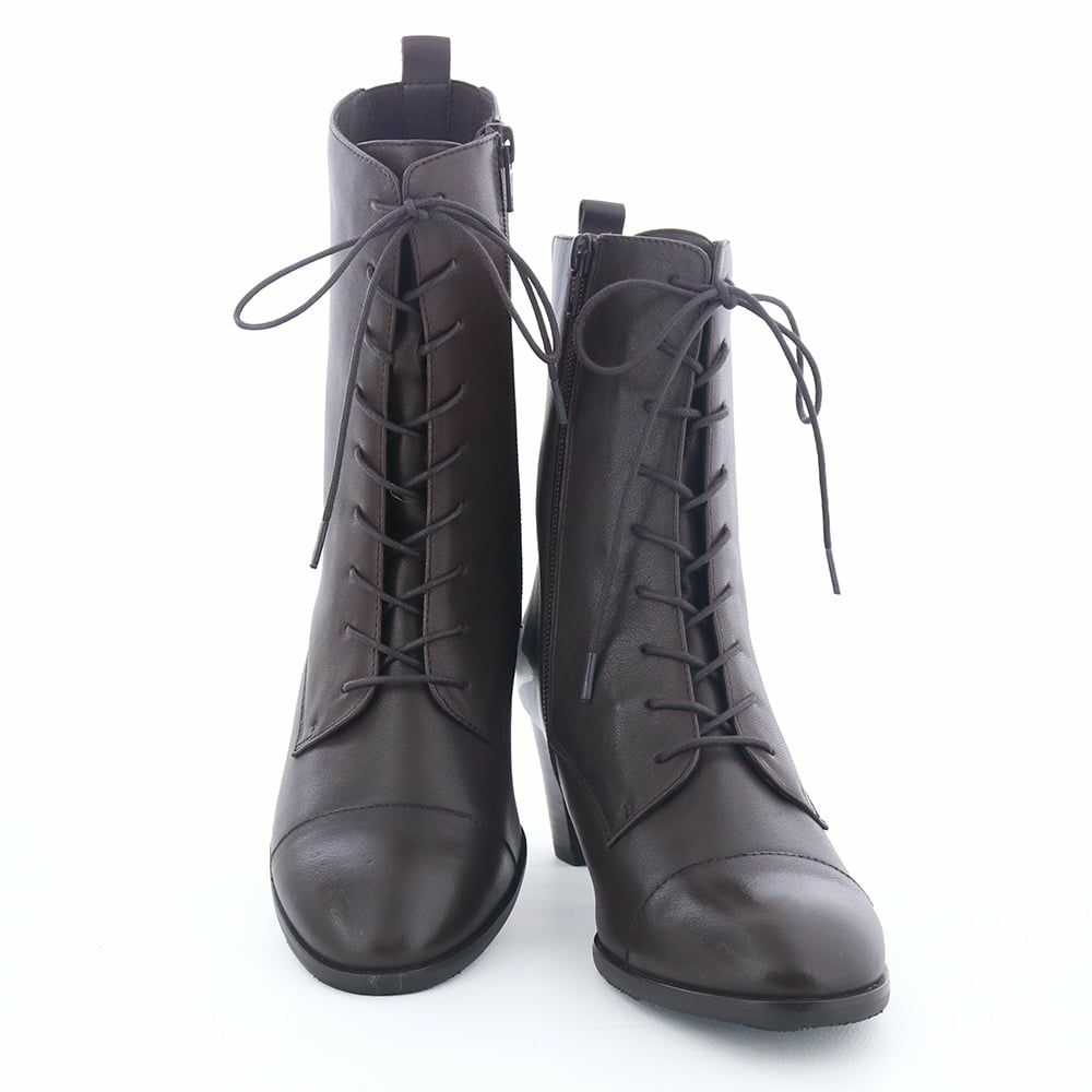 すっきりしたシルエットが際立つよう、デザインは奇をてらわずシンプルに