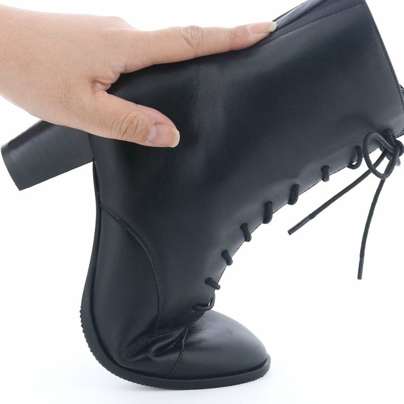 ソールは歩行に合わせてしっかり屈曲。足裏の負担を軽減