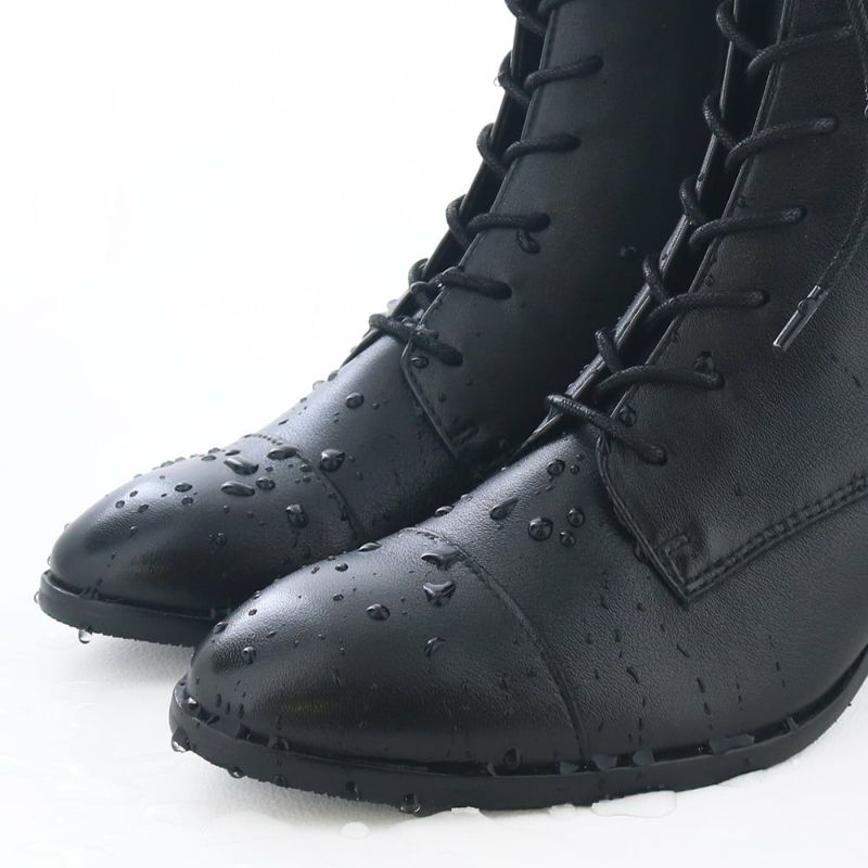 アッパーは撥水加工。水や汚れを弾きます