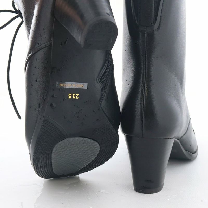 底面から浸水しにくい工夫を凝らした晴雨兼用のアイテムです