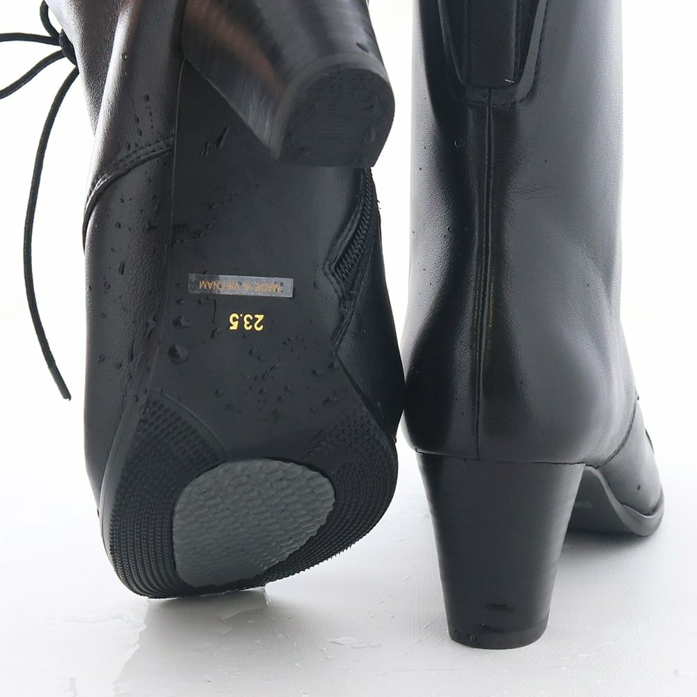 底面から浸水しにくい工夫を凝らした晴雨兼用のアイテムです