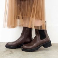 ダークブラウン