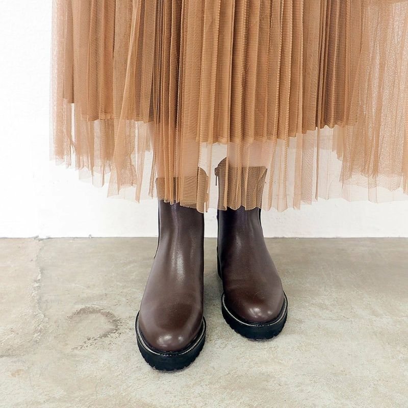 ダークブラウン