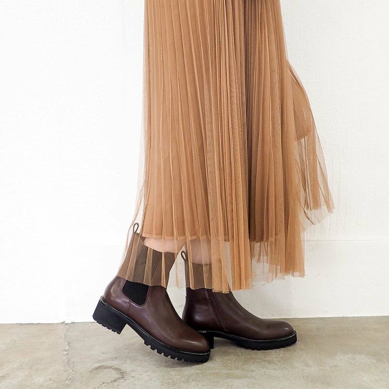 ダークブラウン