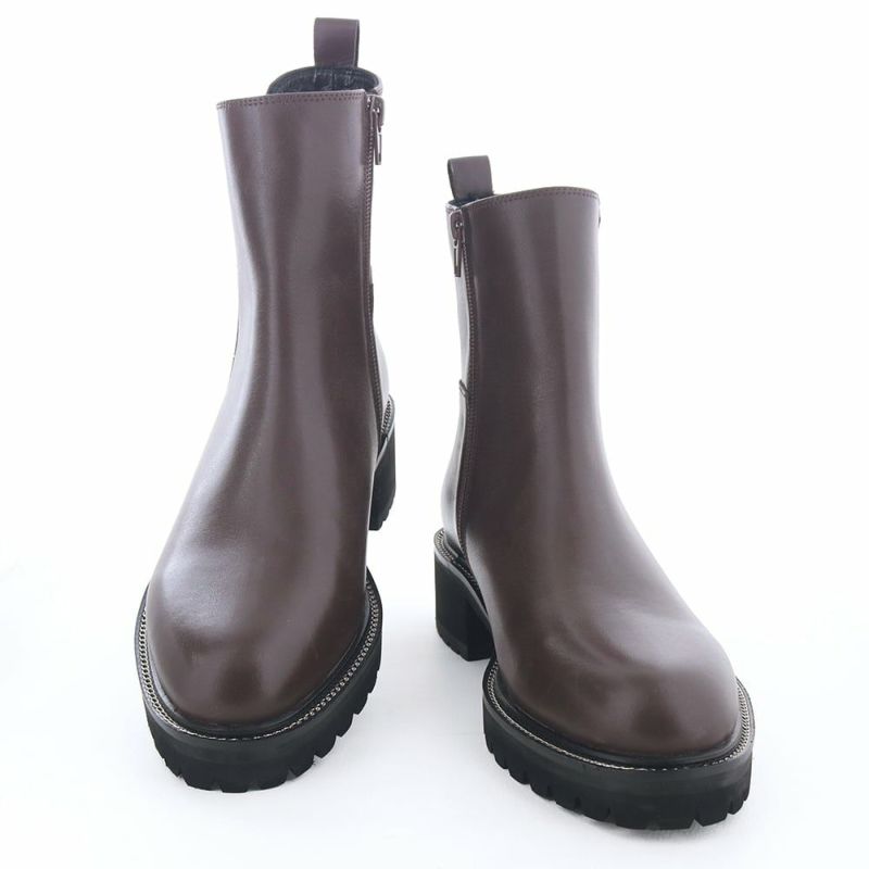 ベーシックなデザインながら素材やディティールにこだわった、他と差のつくデザイン